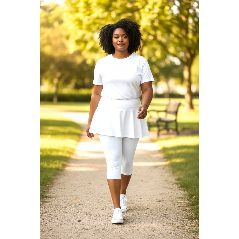 (F-169) Women with Control White Pull-On Skort Cropped Leggings Petite Medium PM